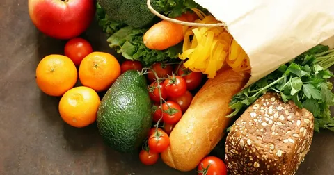 O Brasil é uma das maiores potências do agronegócio mundial, desempenhando um papel essencial na segurança alimentar global. Com vastas extensões de terras agricultáveis, clima diversificado e tecnologia de ponta, o país se consolidou como um dos principais exportadores de alimentos do mundo. Mas o que faz o Brasil ter tamanha relevância no cenário global? Neste artigo, exploramos os fatores que colocam o Brasil em destaque, os desafios enfrentados e as perspectivas futuras.